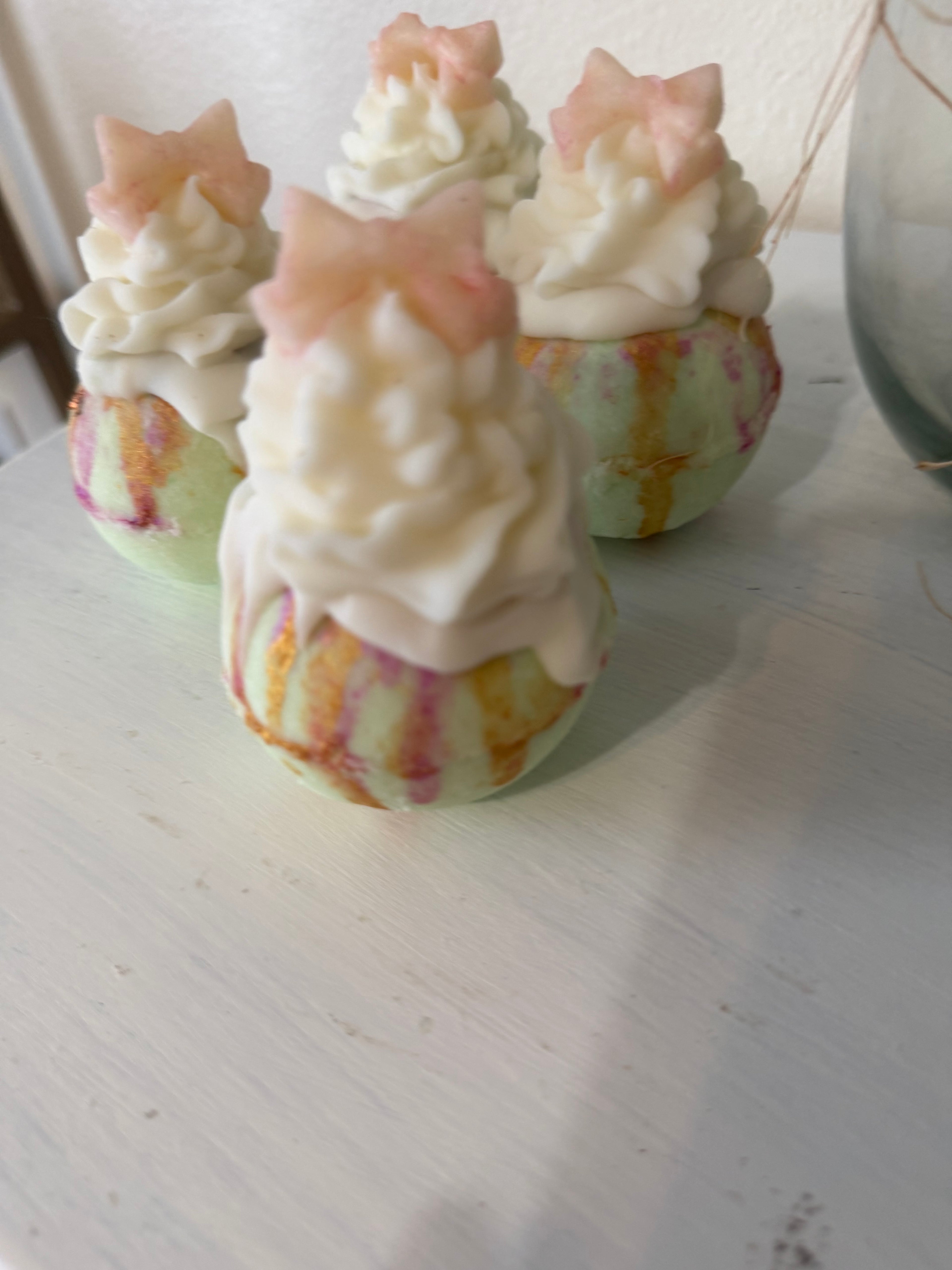 English Pear & Freesia Bath Bomb