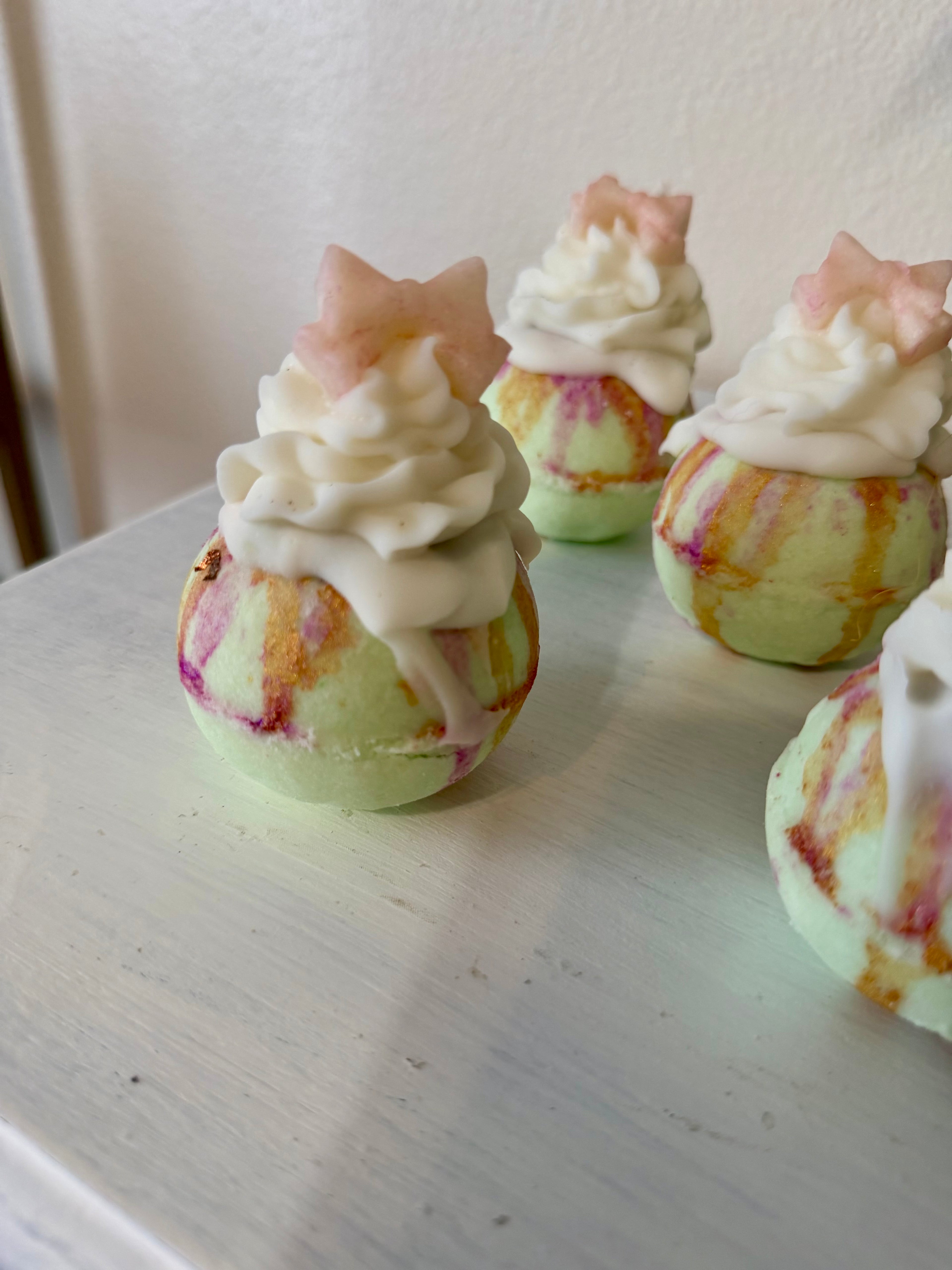 English Pear & Freesia Bath Bomb